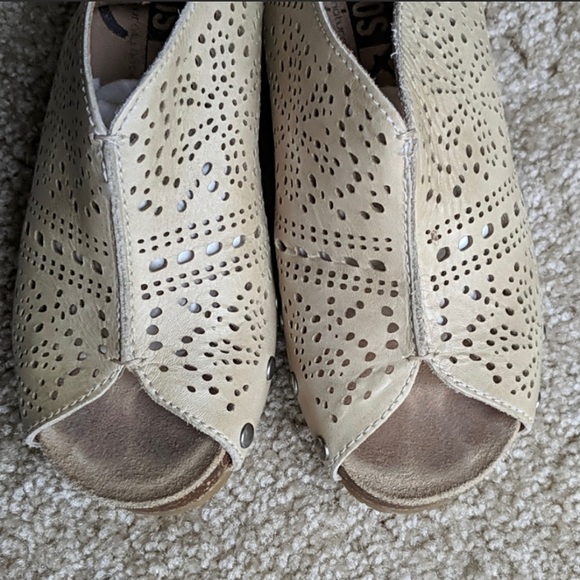 Pikolinos Benissa Laser Cut Leather Wedges - Picture 3 of 6